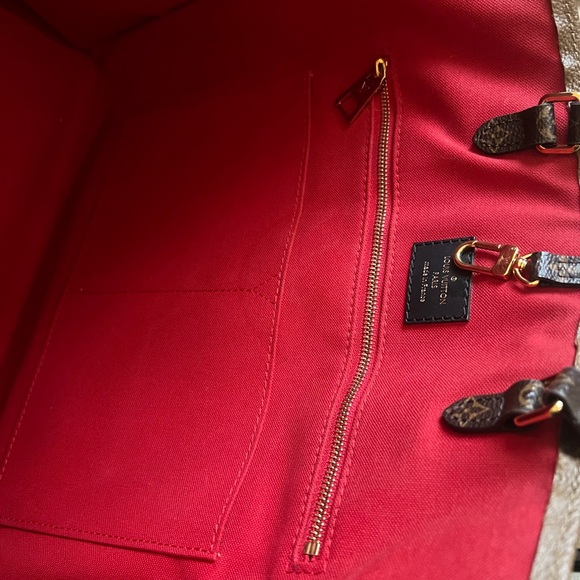 Louis Vuitton Reverse On The Go Tote - Picture 8 of 9